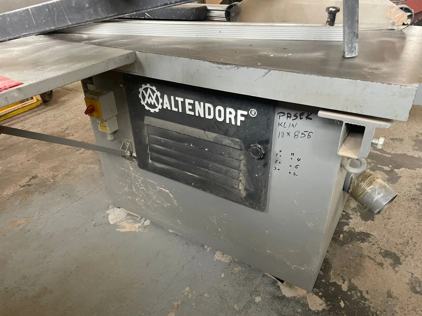Altendorf formaatzaagmachine – nauwkeurig zagen van tafelbladen en meubelcomponenten bij KONAR