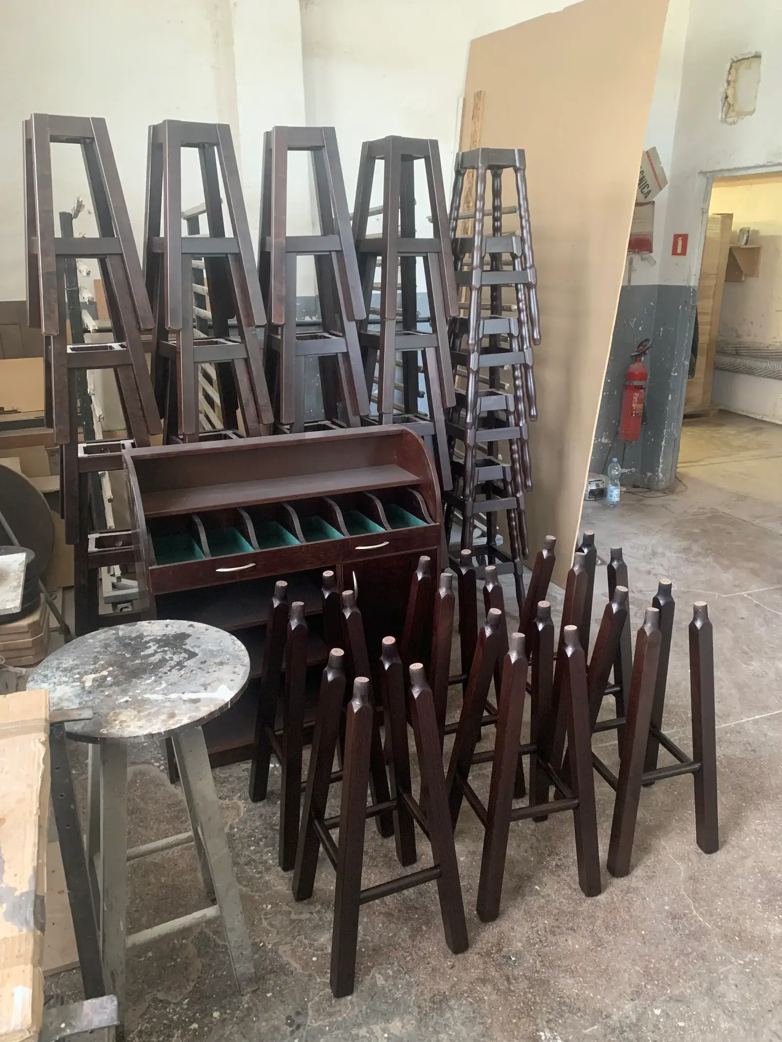 Meble Kontraktowe: Statki, Jachty i Inwestycje